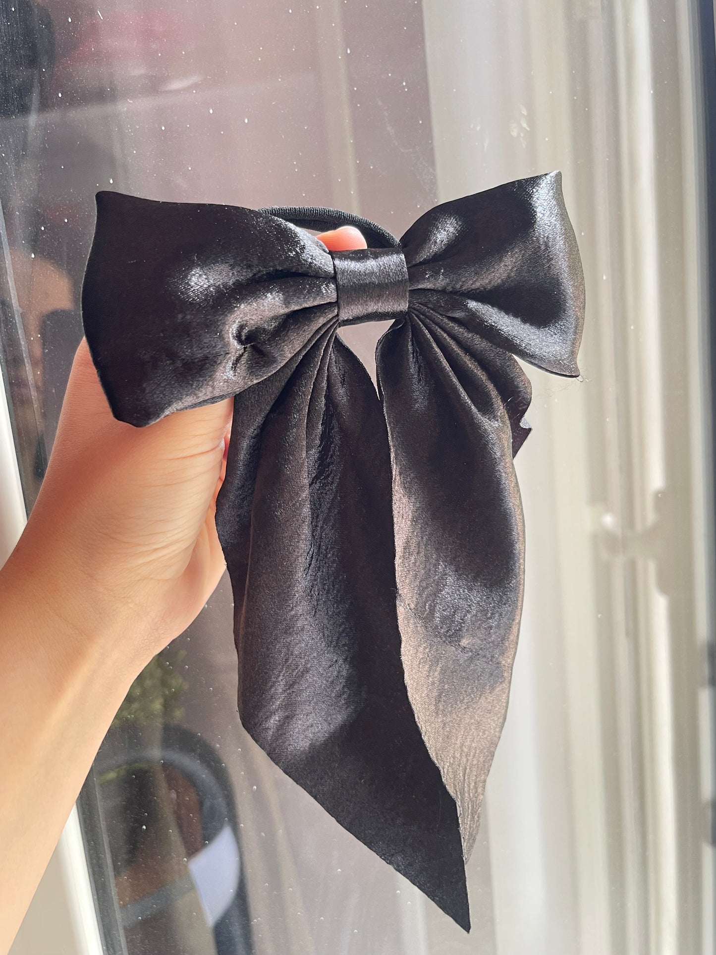 Sleek It-Girl Bow tie Hair Tie