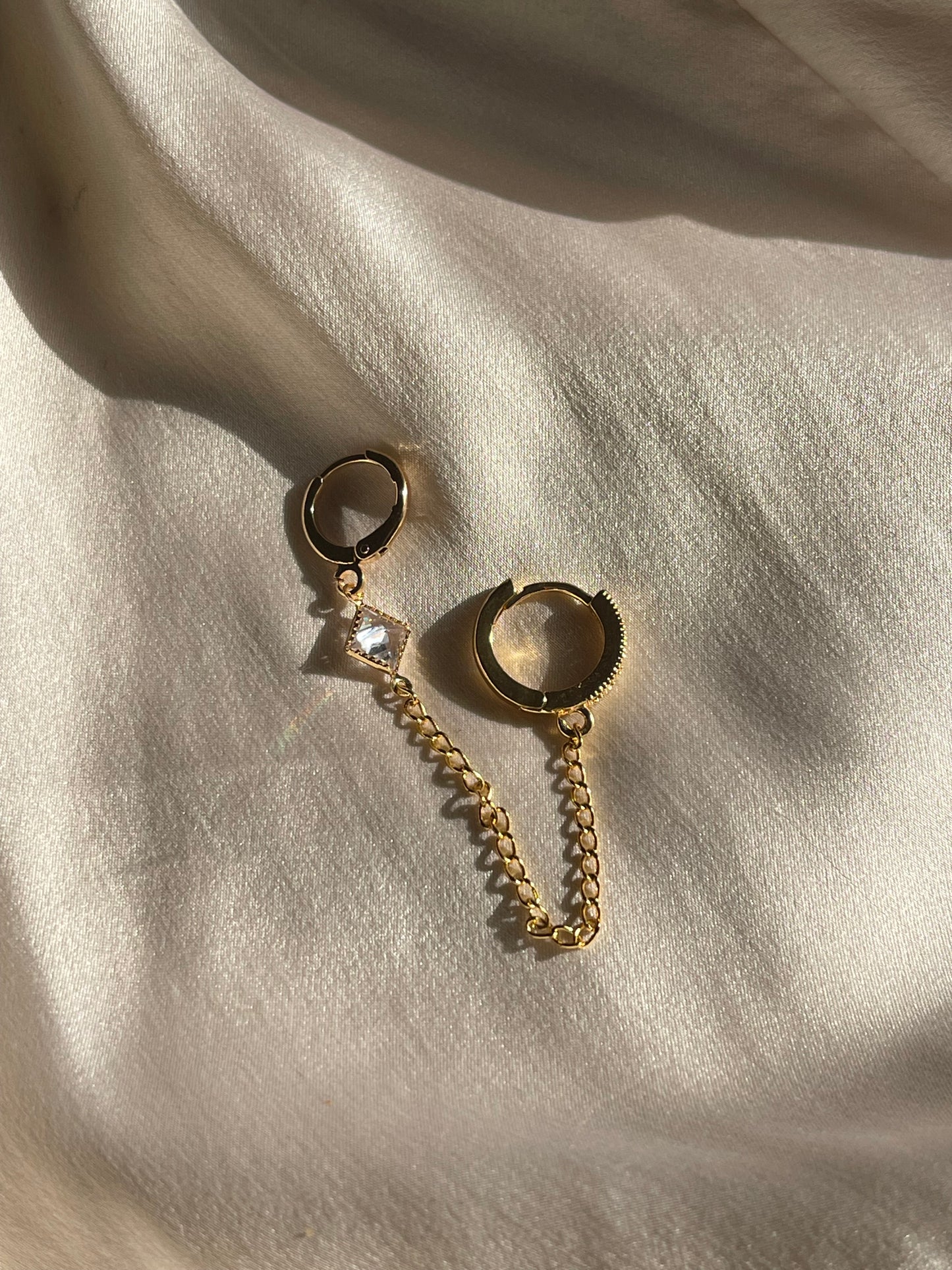 Crystal Connected Ear Dangle 2.0 (Gold Plated)