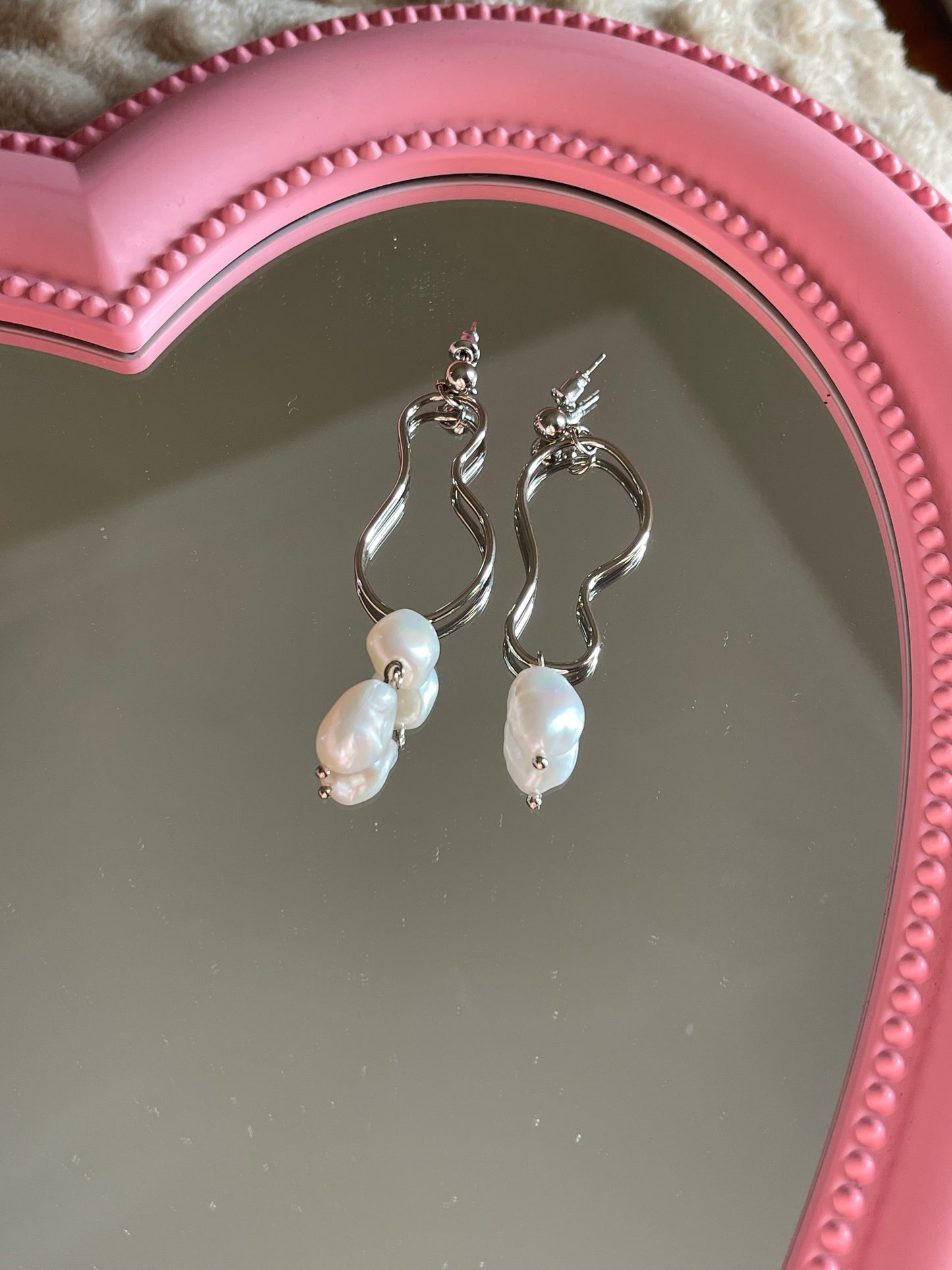 Mismatched Pearl Dangle Earrings 2.0