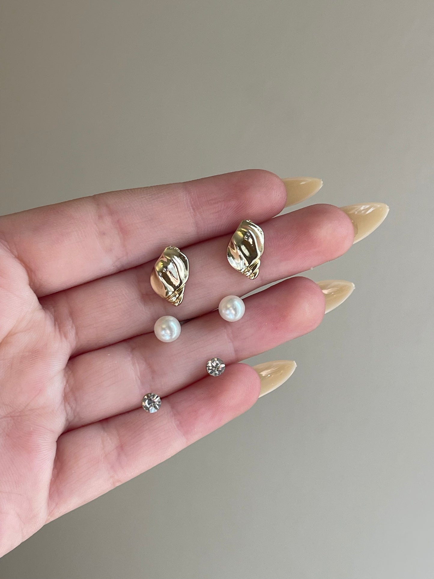 Mini Shell Pearl Ear Set