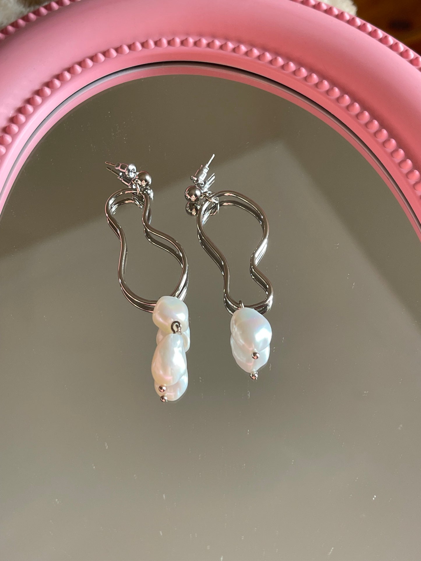 Mismatched Pearl Dangle Earrings 2.0