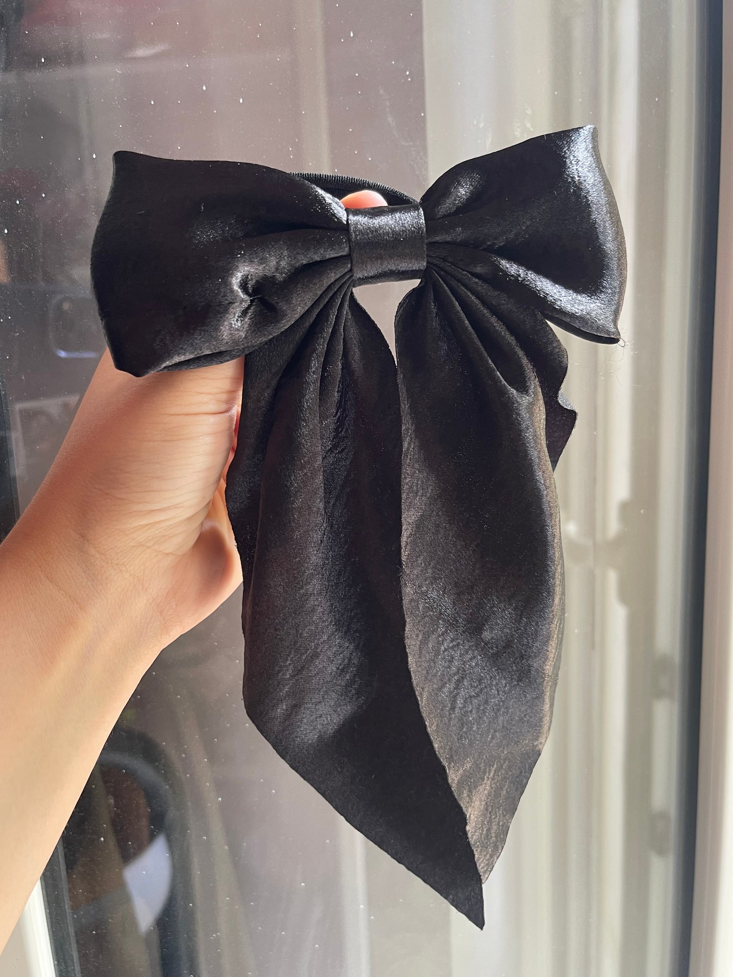 Sleek It-Girl Bow tie Hair Tie