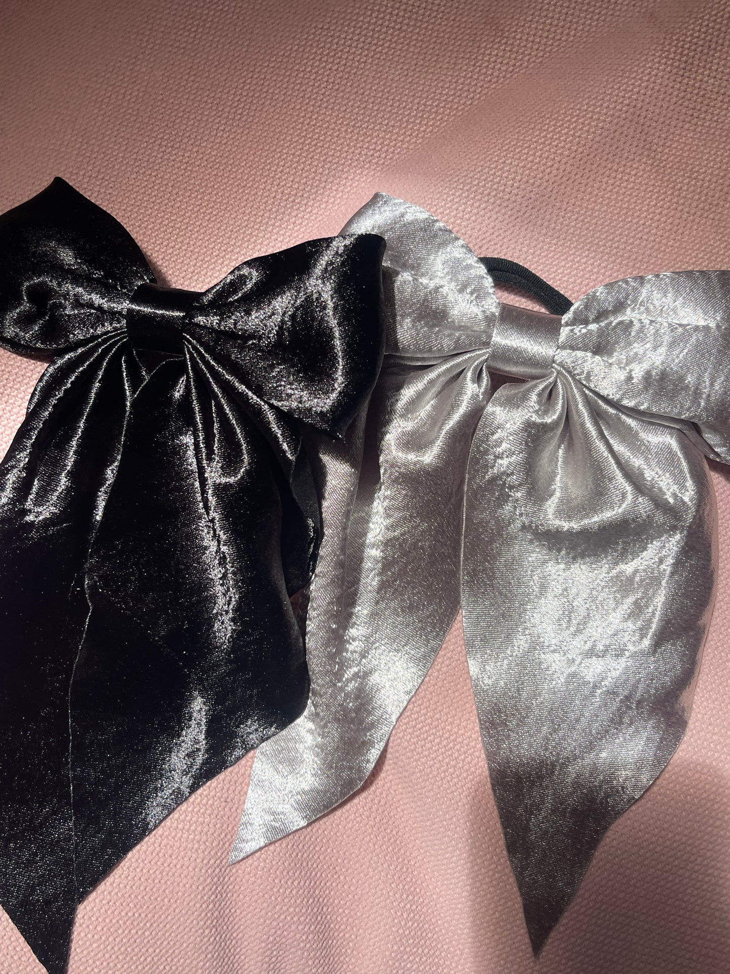 Sleek It-Girl Bow tie Hair Tie