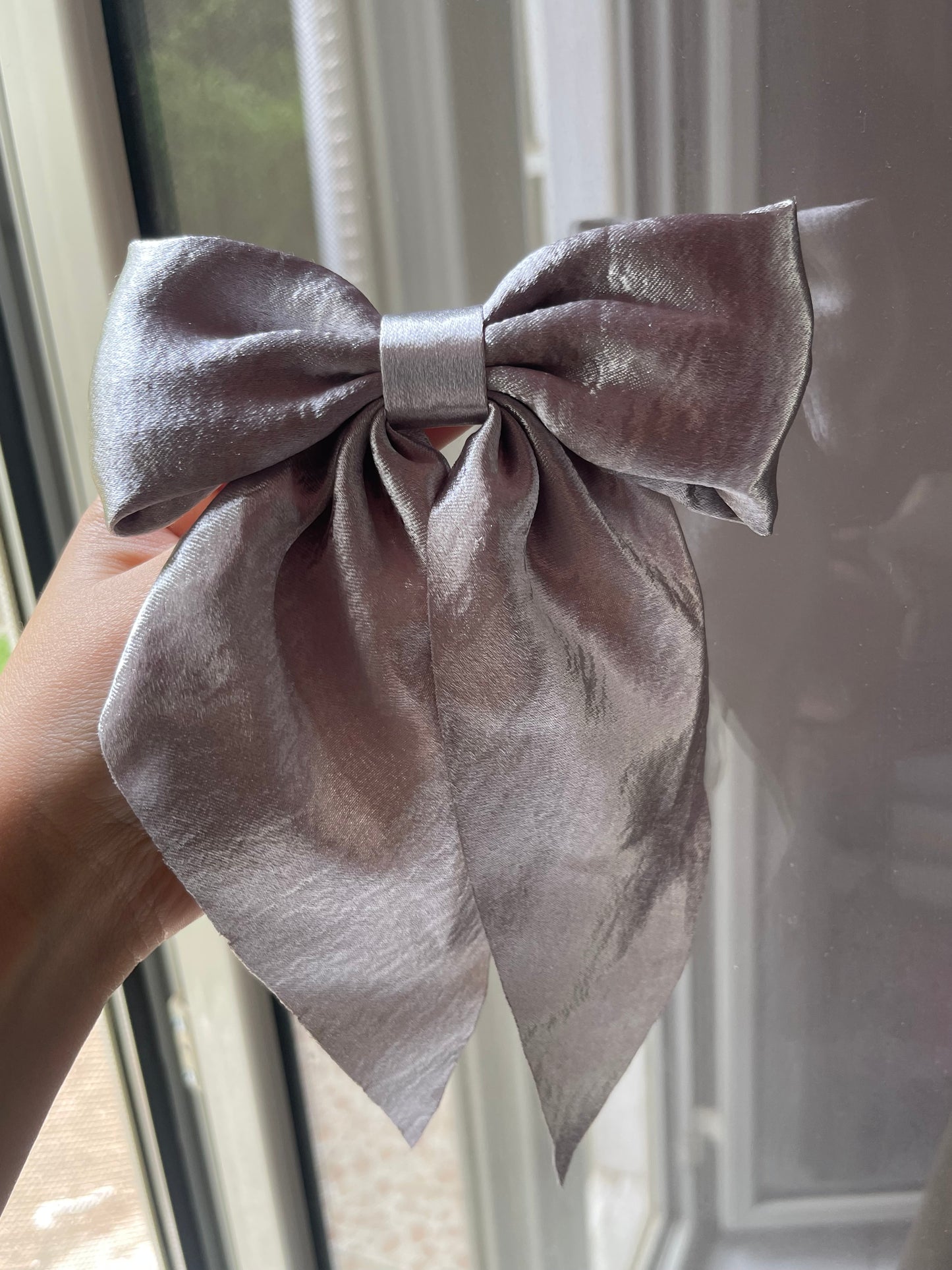 Sleek It-Girl Bow tie Hair Tie
