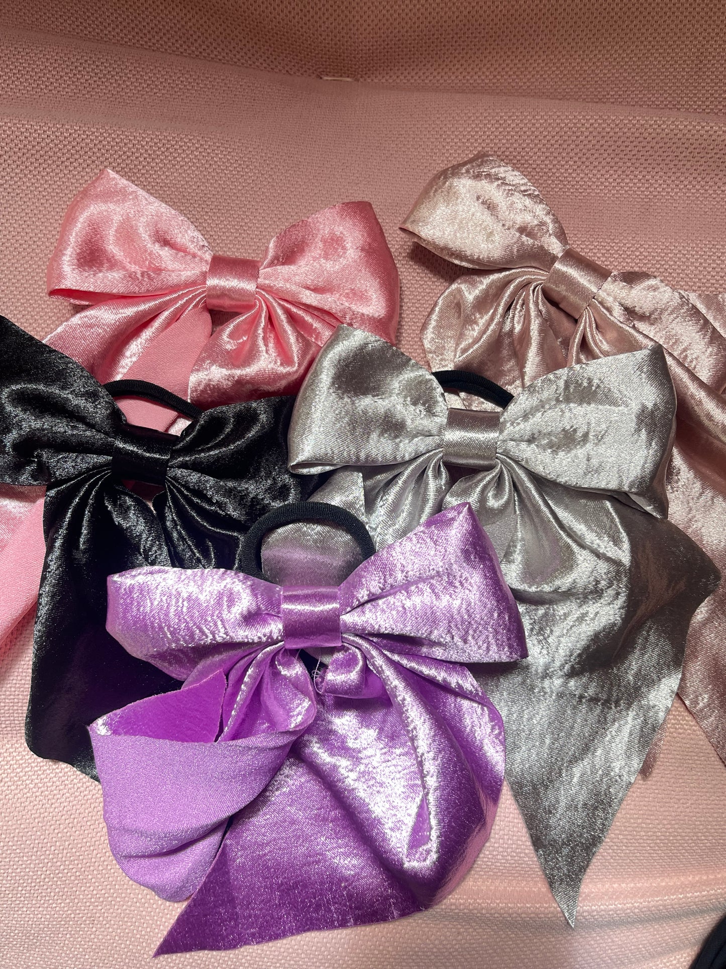 Sleek It-Girl Bow tie Hair Tie