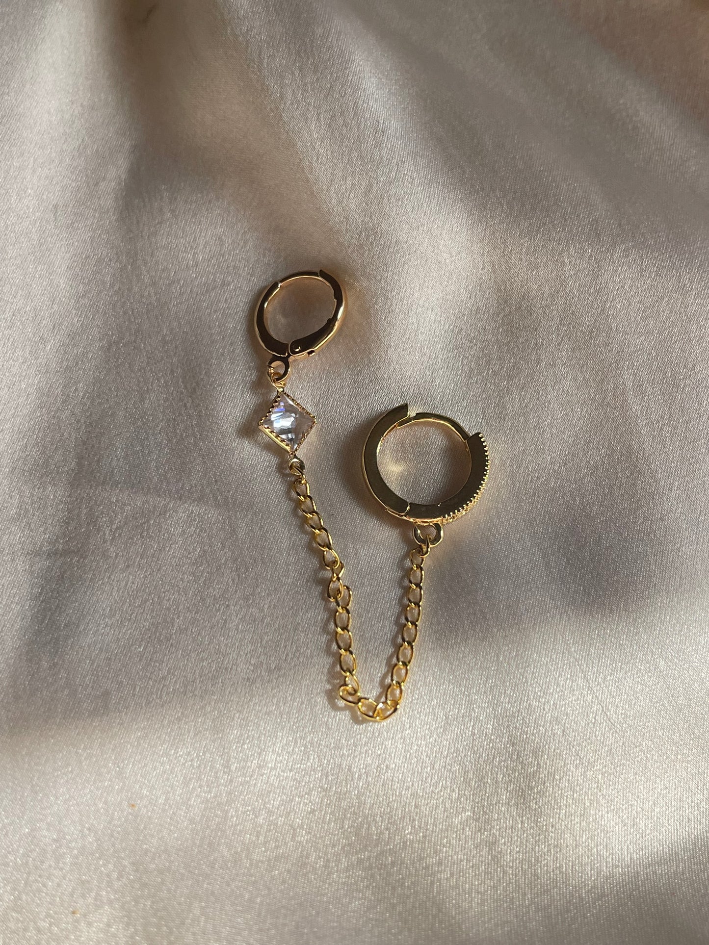 Crystal Connected Ear Dangle 2.0 (Gold Plated)