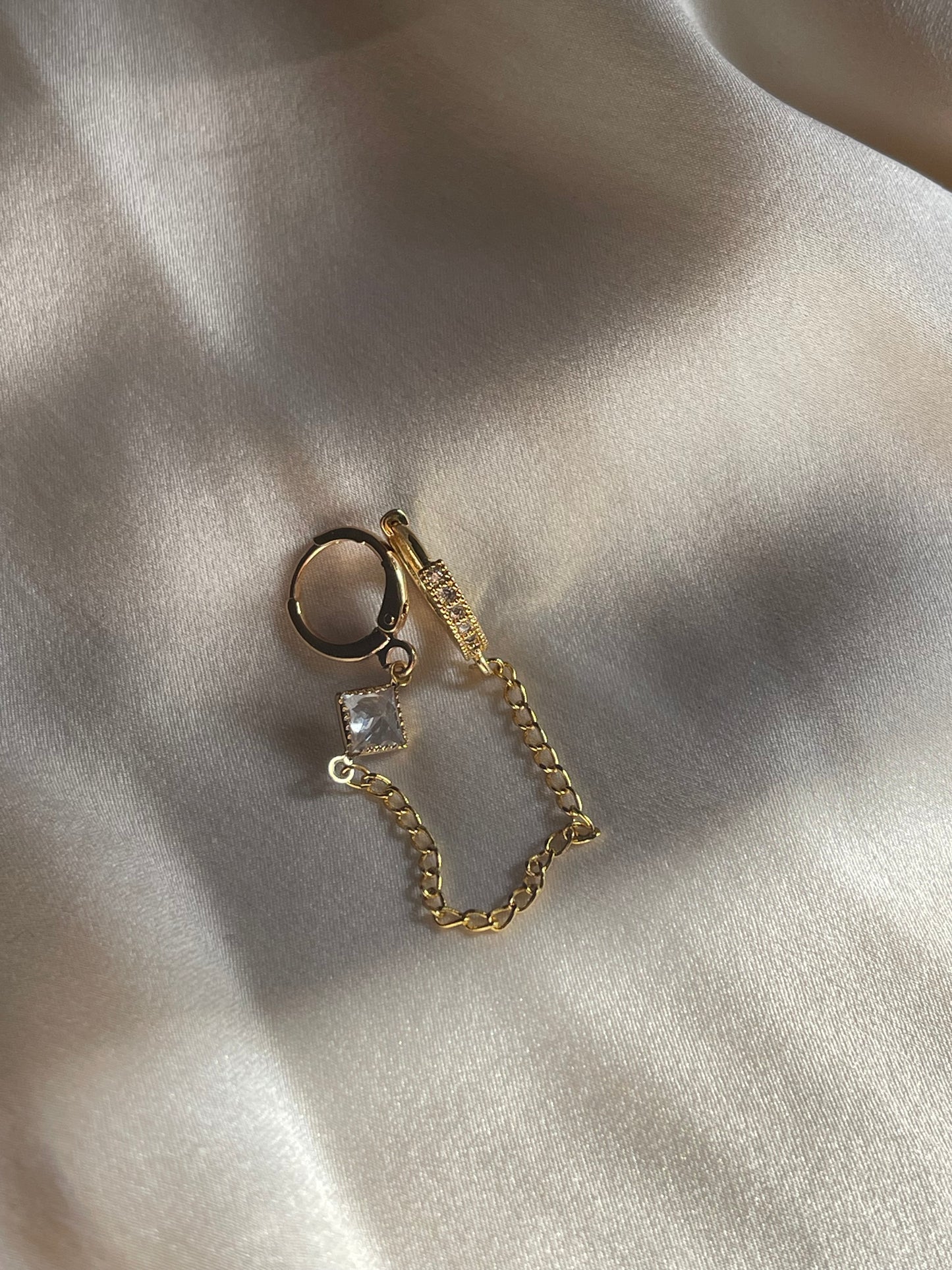 Crystal Connected Ear Dangle 2.0 (Gold Plated)