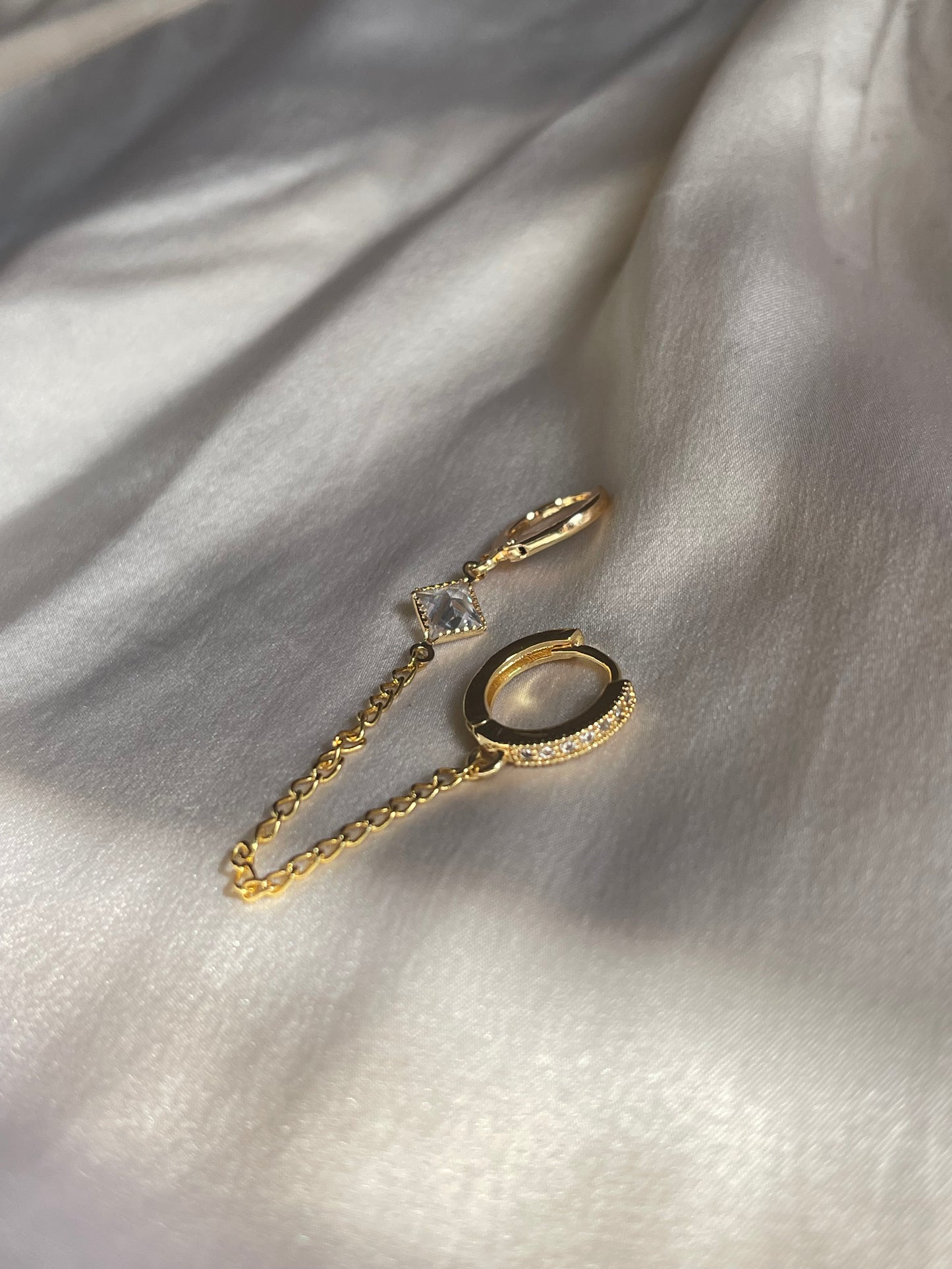 Crystal Connected Ear Dangle 2.0 (Gold Plated)