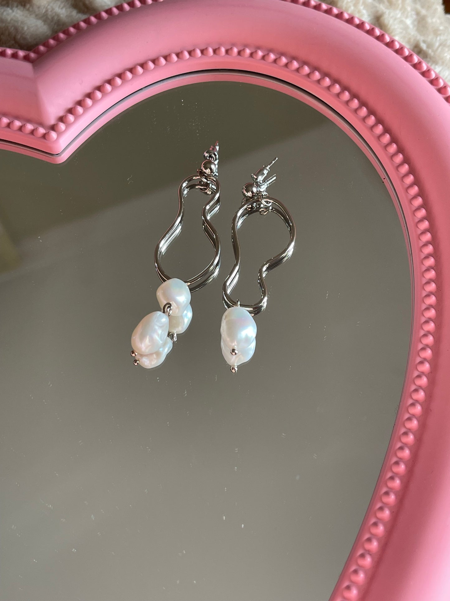 Mismatched Pearl Dangle Earrings 2.0