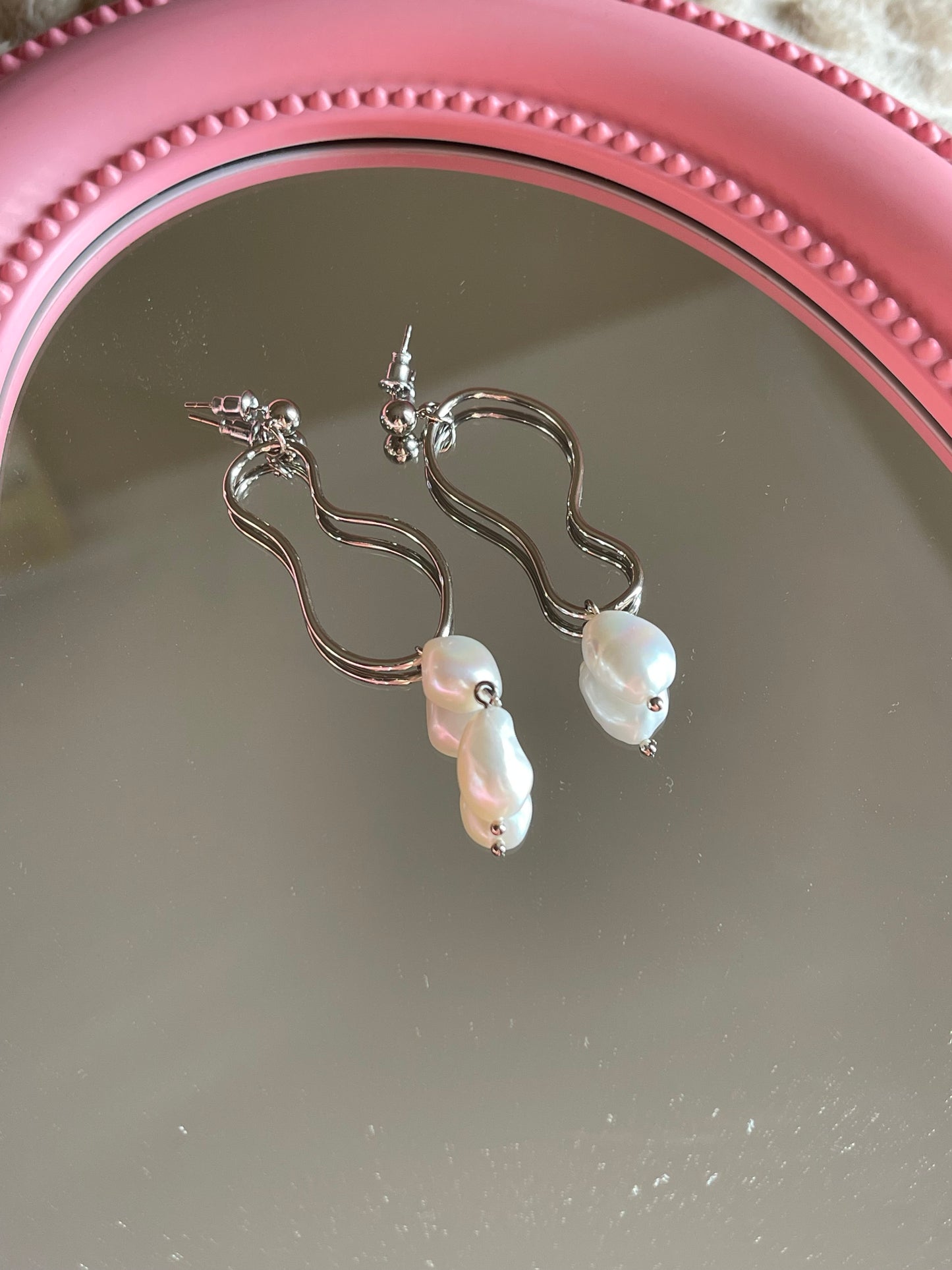 Mismatched Pearl Dangle Earrings 2.0