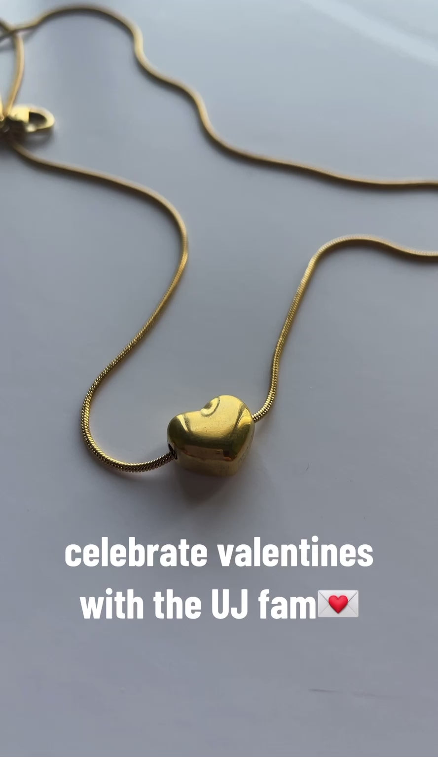 Load and play video in Gallery viewer, Minimal Heart Necklace 2.0 (Stainless Steel)
