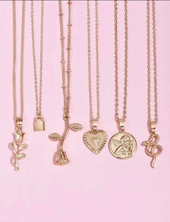 Dainty Pendant Necklaces