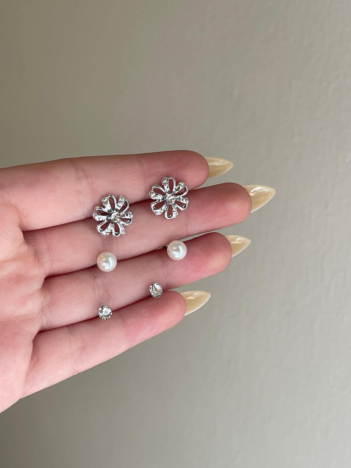 Flower Pearl Ear Set