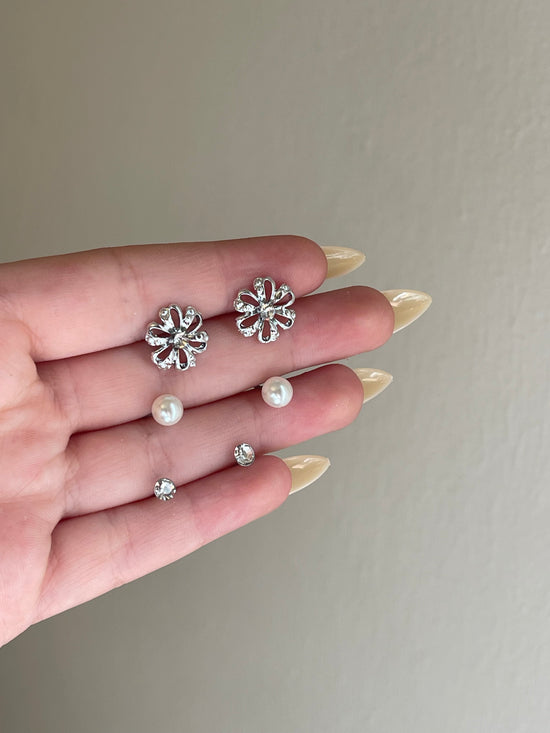 Flower Pearl Ear Set