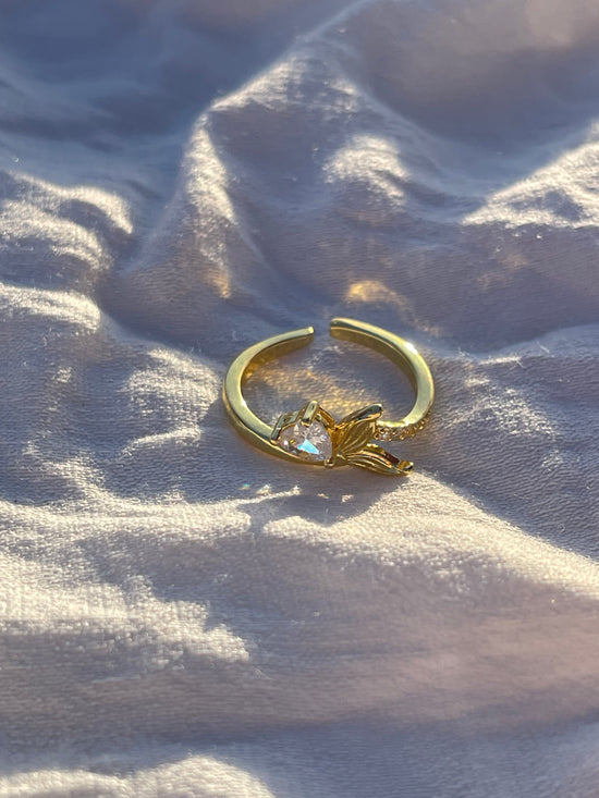 Crystal Dolphin Tale Ring(Gold Plated)