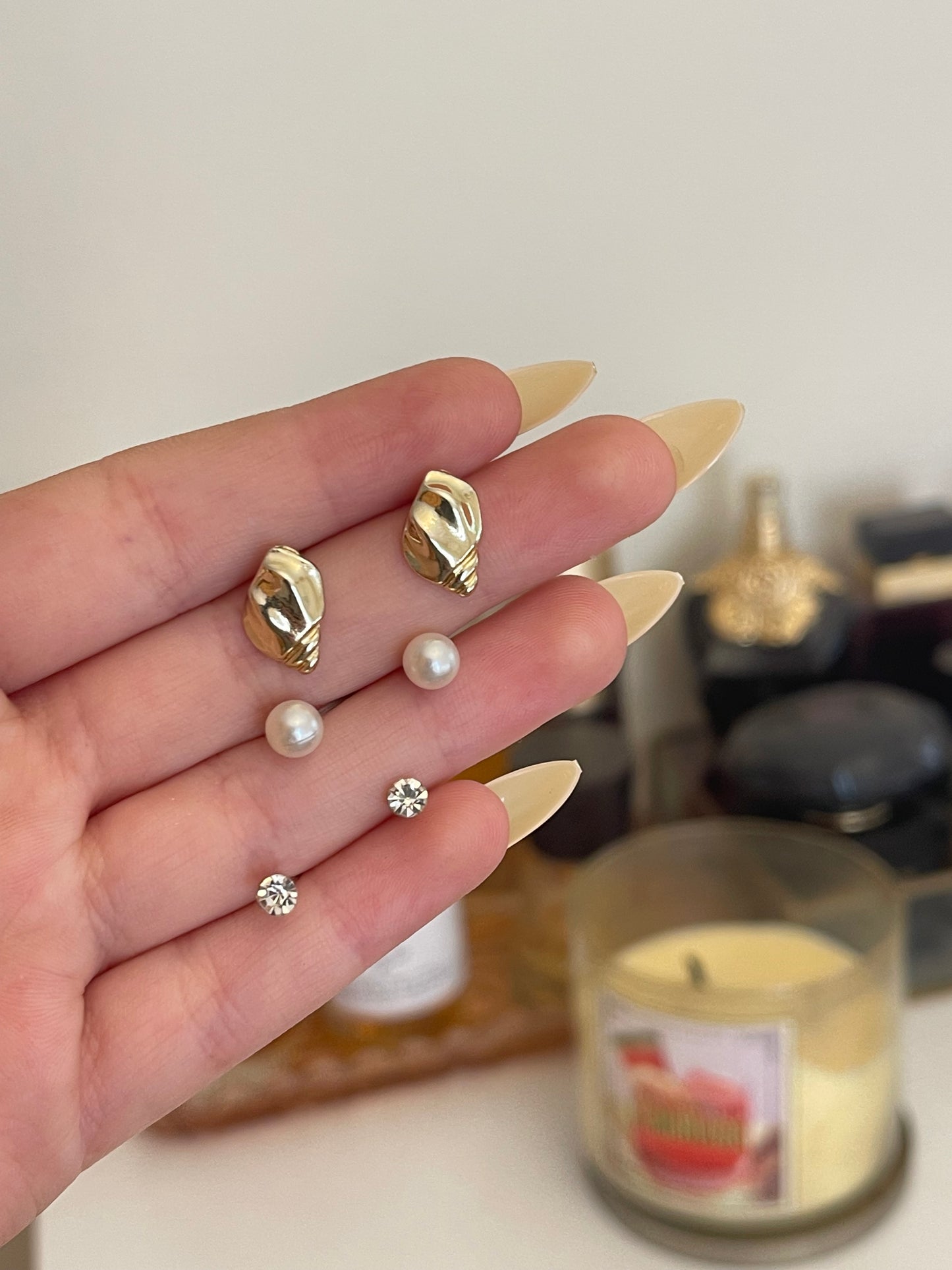 Mini Shell Pearl Ear Set