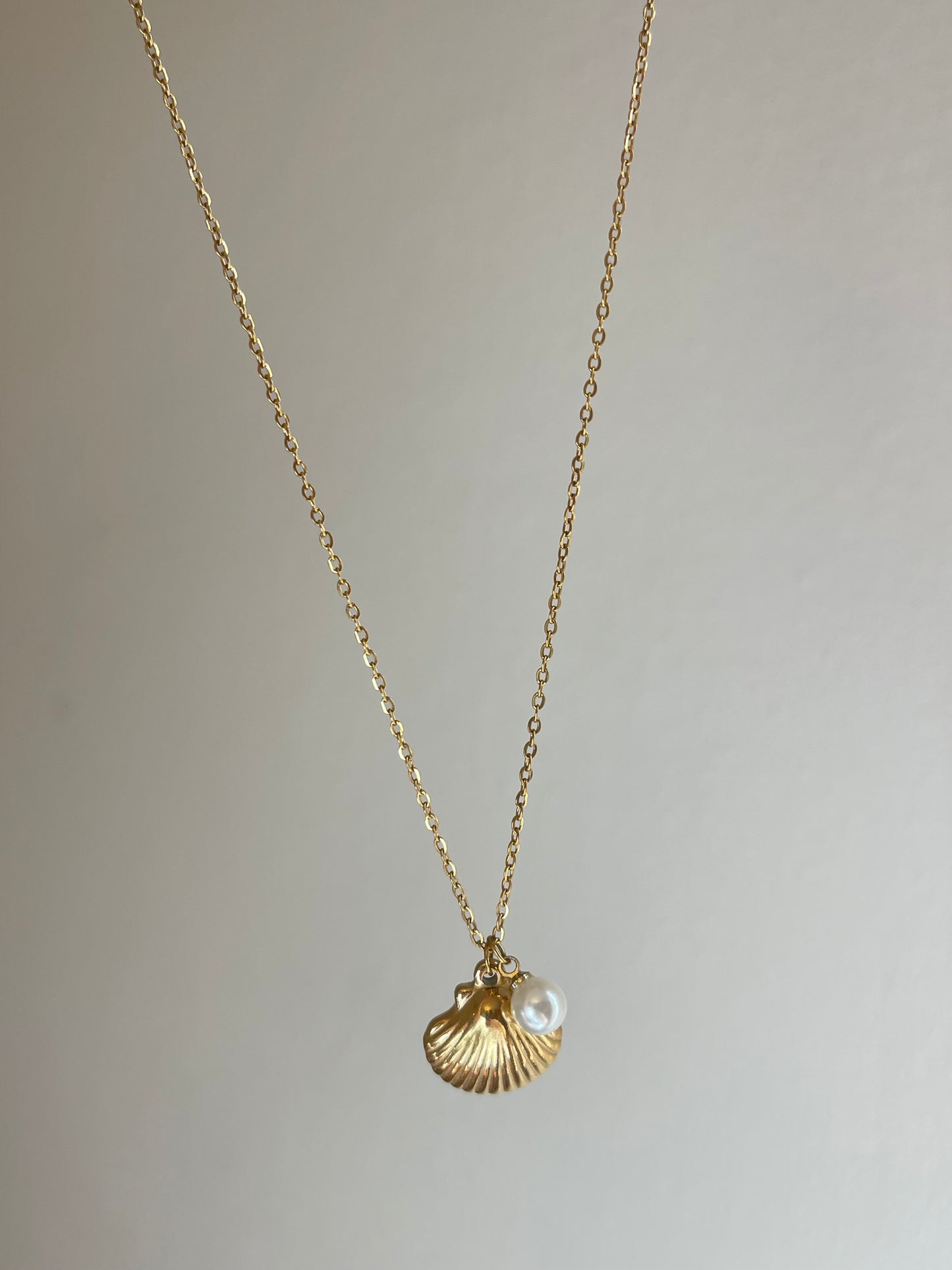 Seashell Pearl Necklace (Stainless Steel)