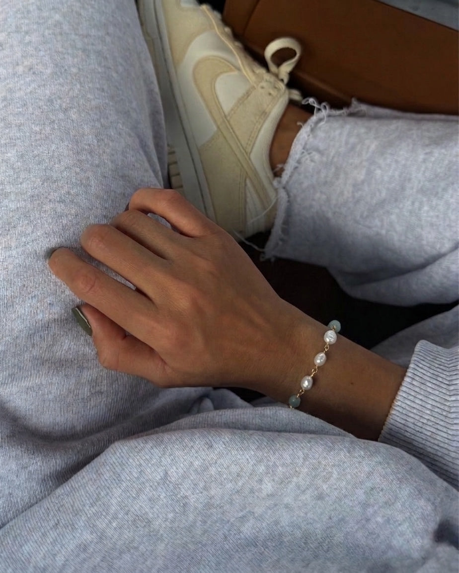 blue pearl bracelet (gold plated)