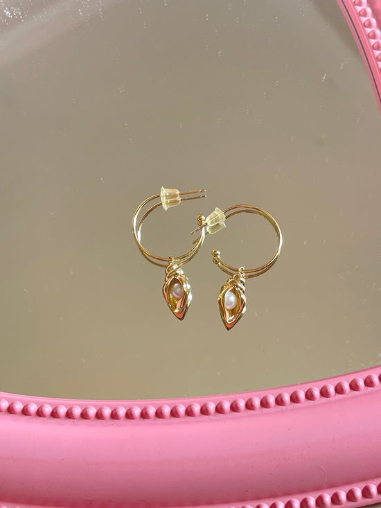 Seashell Hoop Pearl Earrings