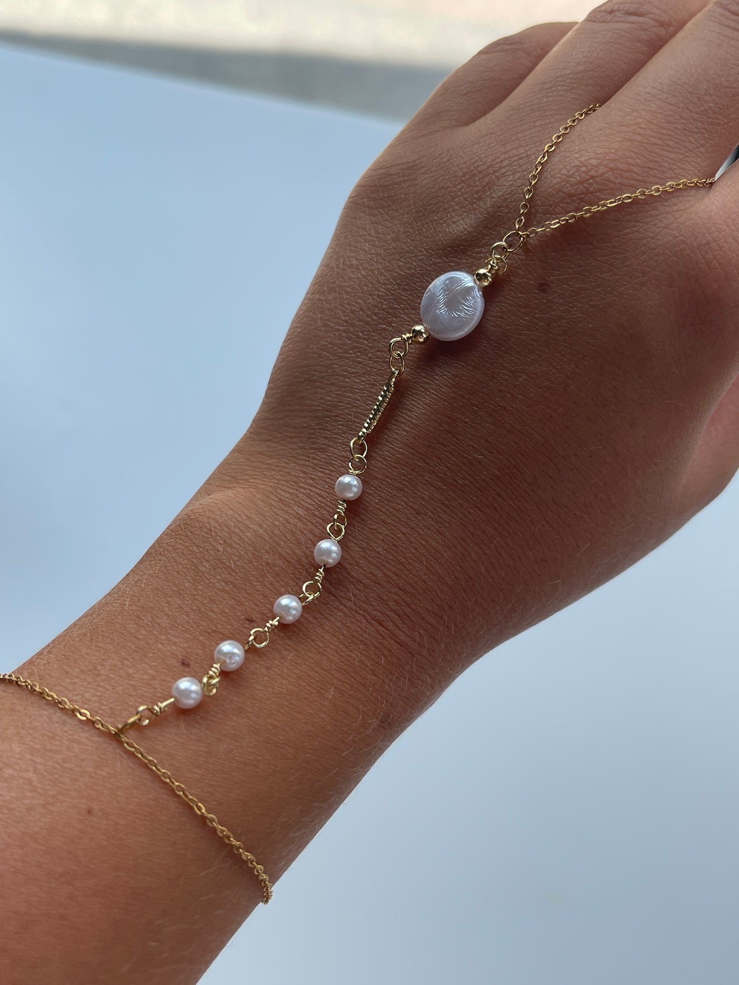 Perfect Pearl Hand Chain 2.0