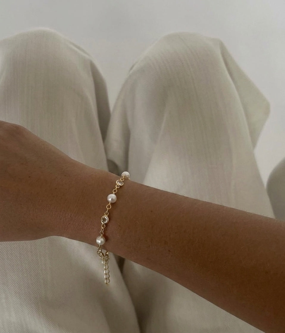 crystal pearl bracelet (gold plated)