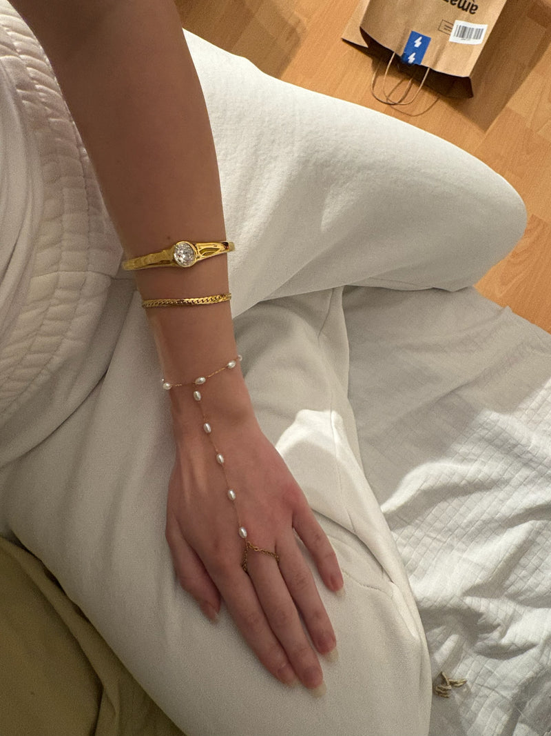 Pearl Hand Chain - Gold Plated