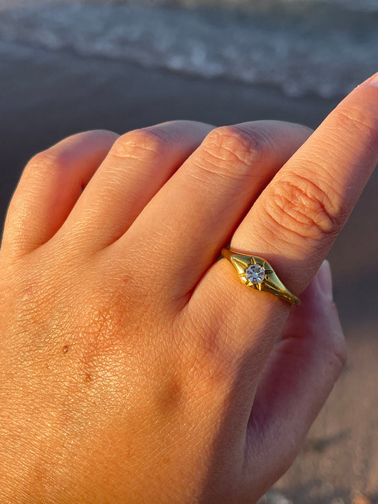 Dainty Crystal Ring (Stainless Steel)