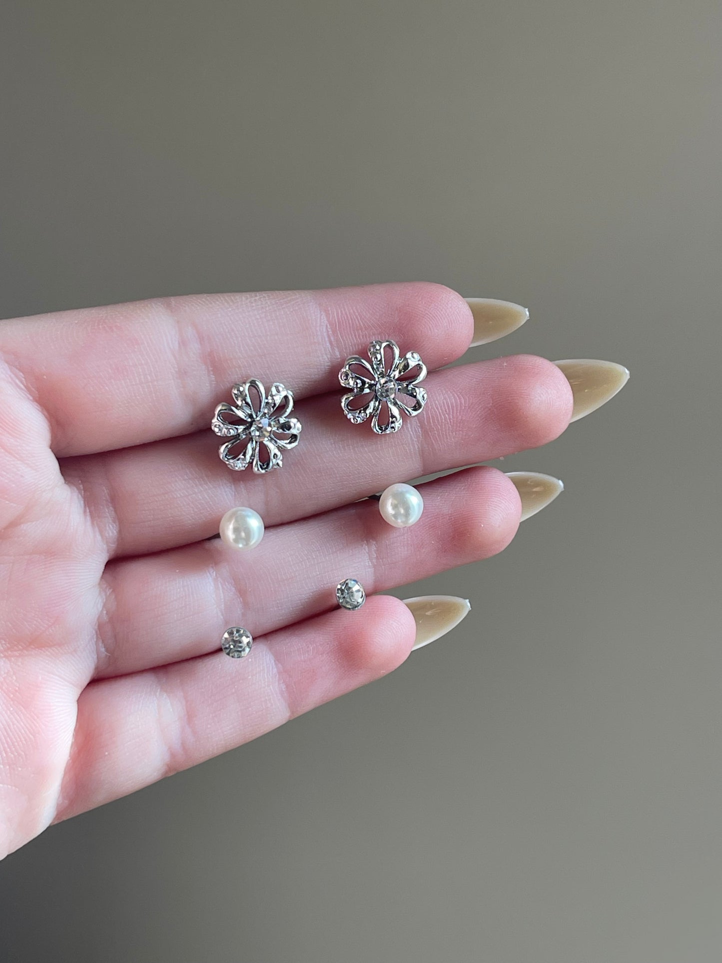 Flower Pearl Ear Set