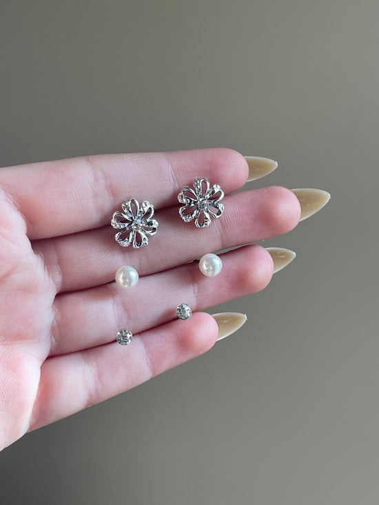 Flower Pearl Ear Set