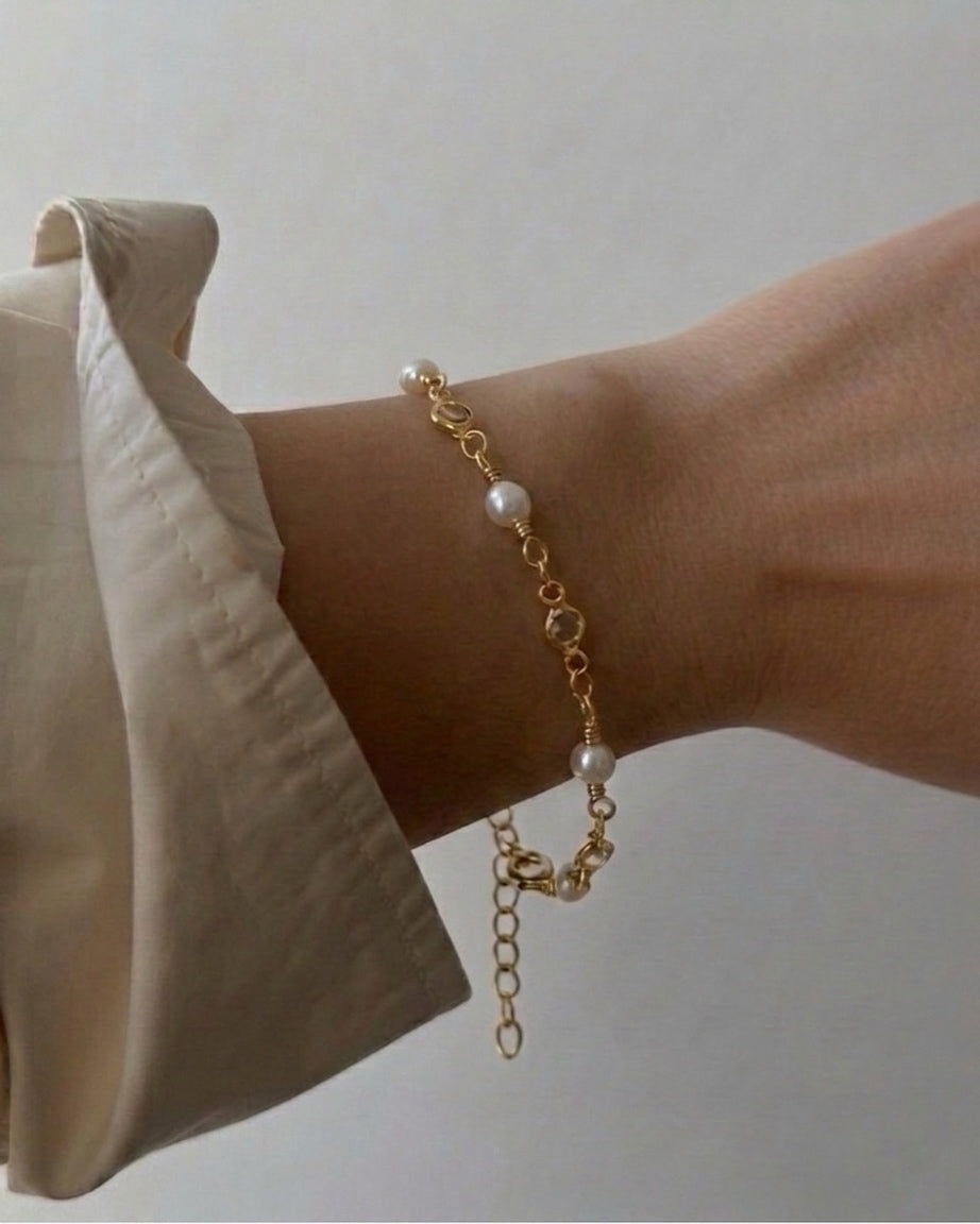 crystal pearl bracelet (gold plated)