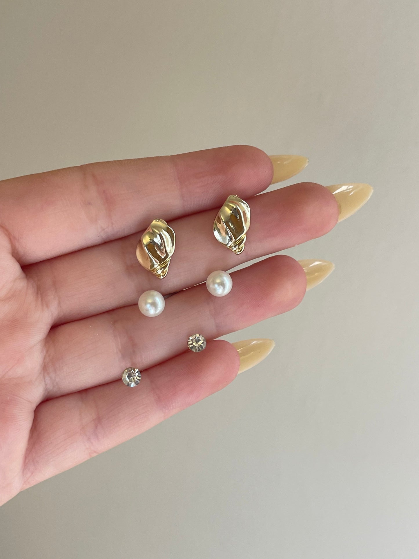 Mini Shell Pearl Ear Set
