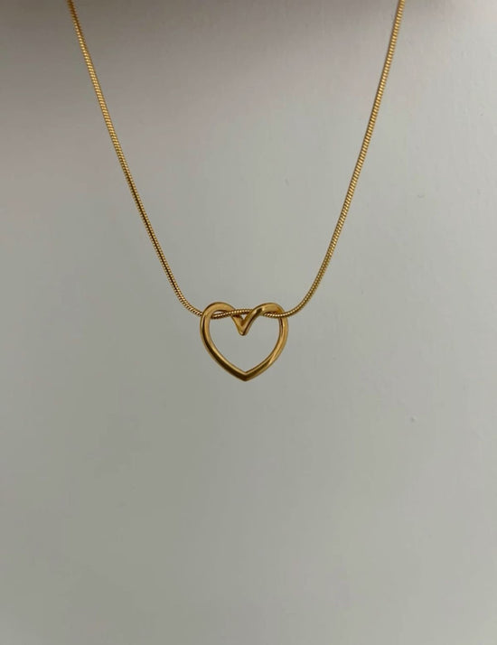 Heart Knot Necklace (Stainless Steel)