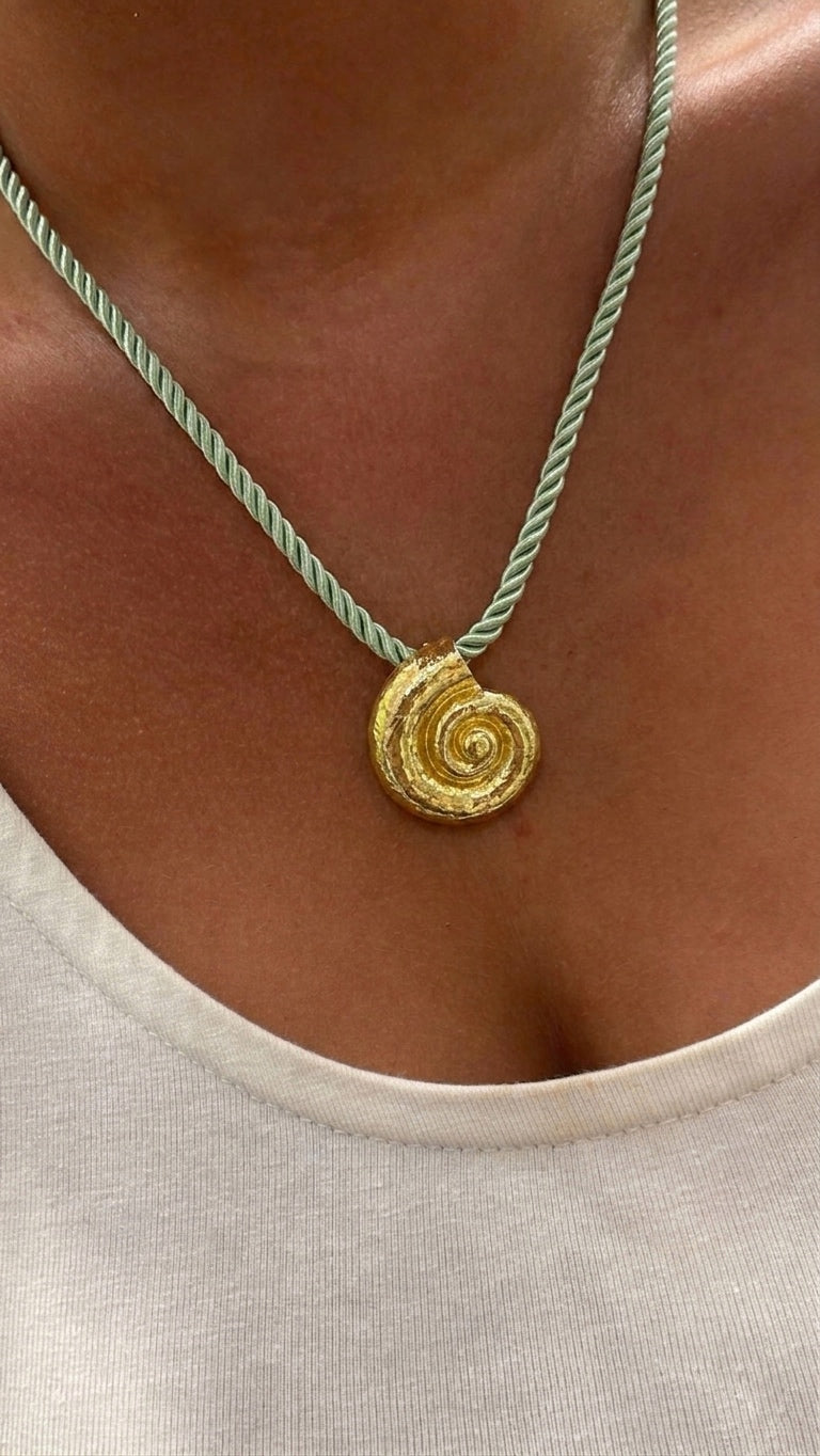 Statement Seashell Necklace (Gold Plated)
