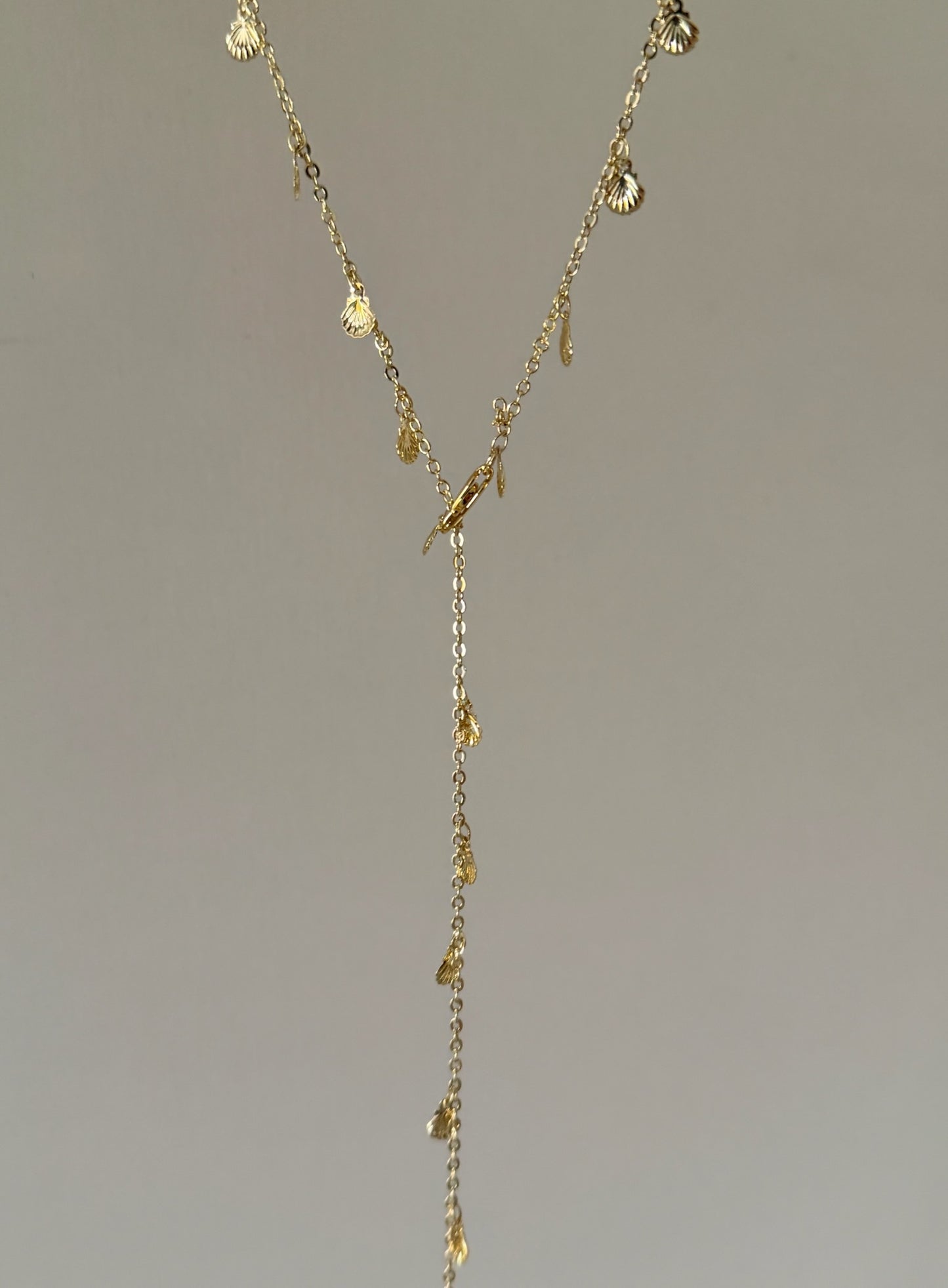 Seashell Drop Necklace (Gold-Plated)